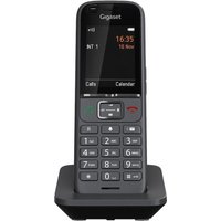 LeistungenTyp: DECT-TelefonHörertyp: Kabelloses MobilteilAnzahl Melodien: 32Eigenschaft: GAP-kompatibelEigenschaft: Ein-/Aus-TasteDesignBefestigungstyp: Tisch/BankProduktfarbe: AnthrazitEigenschaft: Beleuchtete TastenEigenschaft: TastensperreSchutzfunktion: KratzresistentTelefoneigenschaftenEigenschaft: FreisprecheinrichtungTelefonbuch Kapazität: 500 EintragungenEigenschaft: SMS (Kurznachrichtendienst)Eigenschaft: VIP GruppenfunktionEigenschaft: VIP-Gruppe mit eigener MelodieEigenschaft: VibrationsalarmCall-ManagementEigenschaft: Anrufer-IdentifikationEigenschaft: WahlwiederholungAnruferlisten: 60Eigenschaft: Rufnummernübermittlung (CLIP)Management-FunktionenEigenschaft: Navigation TasteLautstärkeregler: TastenPersonifizierung: Icons. KlingeltöneEigenschaft: Uhr mit KalenderEigenschaft: KalenderEigenschaft: Programmierbare SchnelltastenUnterstützte Sprachen: MultiAnzeigeEigenschaft: BatteriekapazitätsanzeigeEigenschaft: BatterieladeanzeigeEigenschaft: Ladestandsanzeige (voll)Eigenschaft: Warnanzeige bei geringem LadestandBildschirmDisplay: TFTBildschirmdiagonale: 6.1 cm (2.4"")Anzeigegerät: 49 x 37 mmDisplay-Auflösung: 240 x 320 PixelEigenschaft: Display-HintergrundbeleuchtungEigenschaft: Eingebautes DisplayAnschlüsse und SchnittstellenEigenschaft: Drahtlose VerbindungHeadset: BluetoothEnergieAkku-/Batterietyp: AAAAnzahl unterstützter Akkus/Batterien: 2Akku-/Batterietechnologie: Nickel-Metallhydrid (NiMH)Gesprächszeit: 13 hBereitschaftszeit: 320 hGewicht und AbmessungenAbmessungen Basis: 40 x 81 x 80 mmAbmessungen des Mobilteils (BxTxH): 49 x 26 x 151 mmLieferumfangAnzahl enthaltener Handsets: 1Eigenschaft: BasisstationLogistikdatenWarentarifnummer (HS): 85171800 - Festnetz-Telefonie   - Gigaset S700H PRO